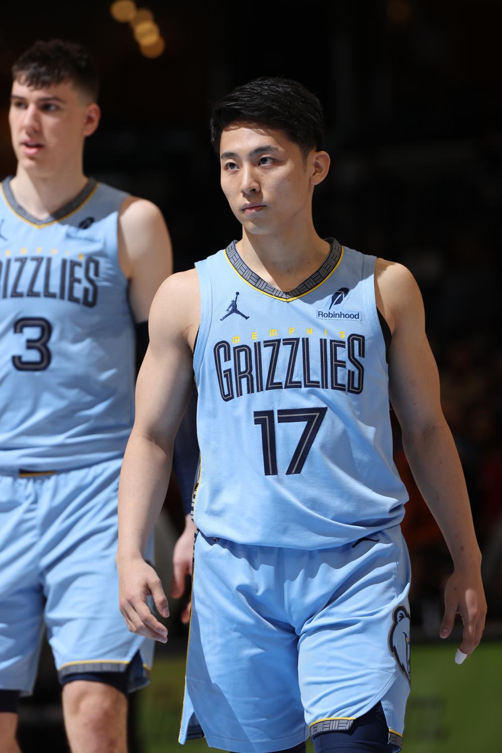 他以伪造身